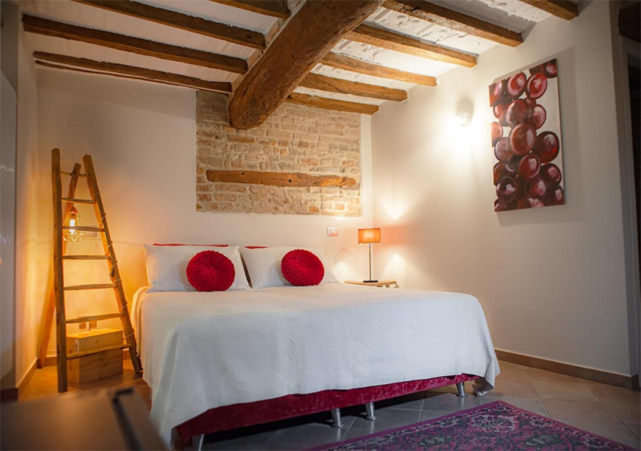 Il Giardino Sul Tetto B&B Guarene Екстер'єр фото